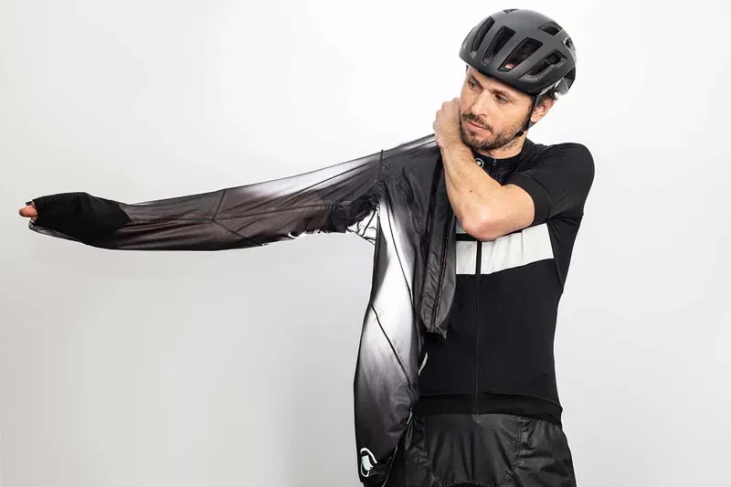 Endura FS260 Pro Adrenaline Race Cape in Black-4