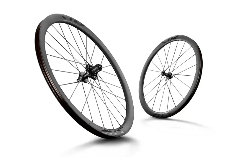 Giant SLR 0 40 Tubeless Disc Brake Front Wheel in Black-4