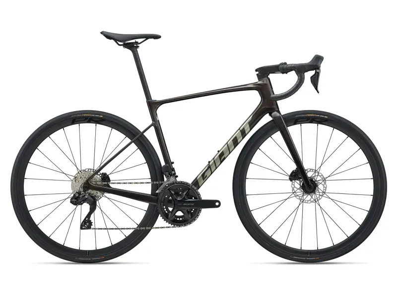 Giant Defy Advanced 1 Road Bike in Obsidian Pulse