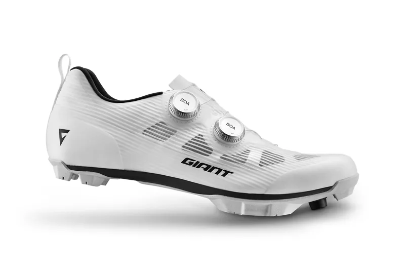 Giant Footwear Charge Pro White