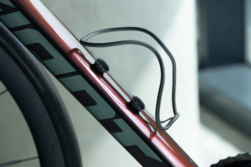 Giant Airway Pro Ti Bottle Cage-1